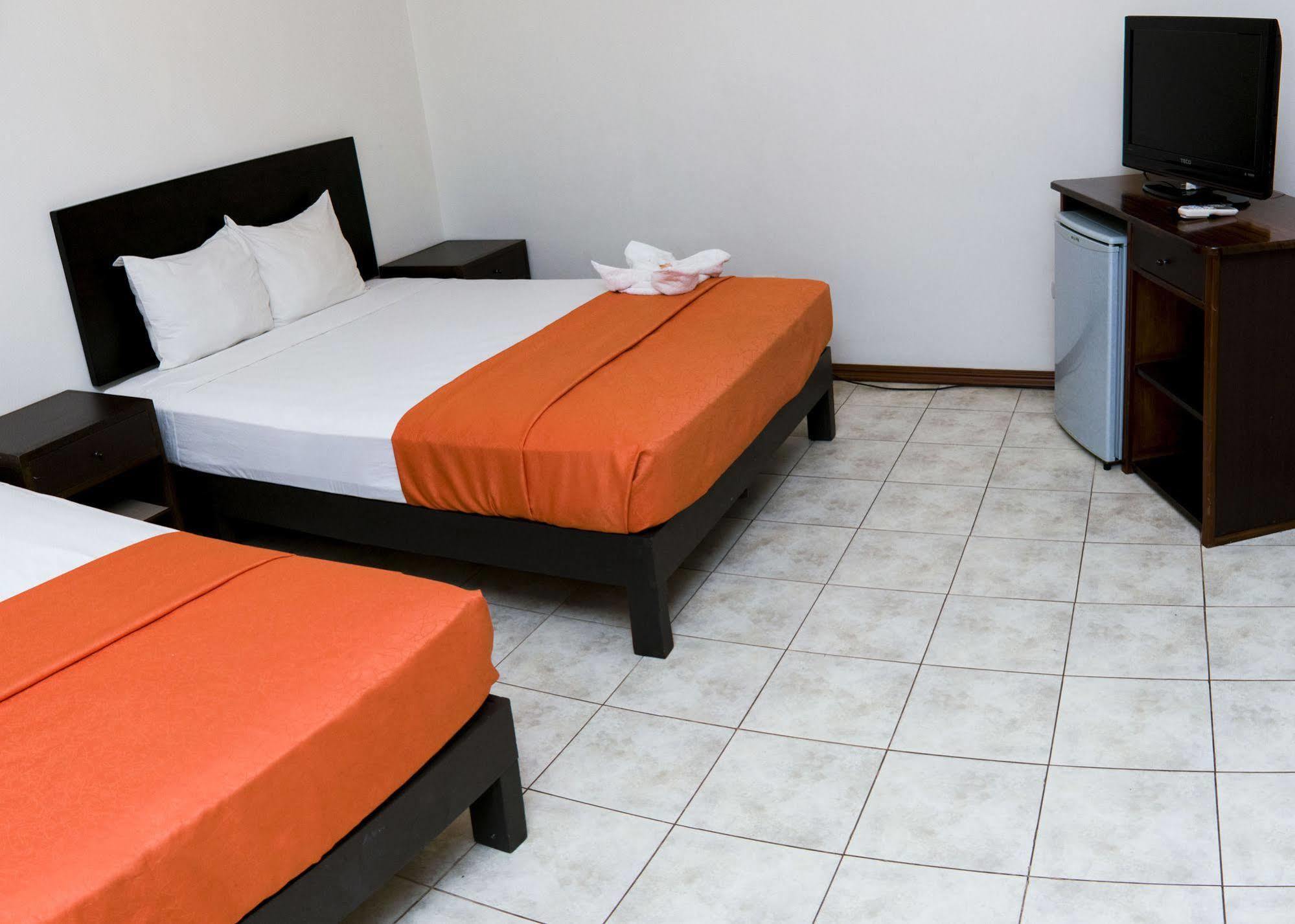 Hotel Puntarenas Beach ภายนอก รูปภาพ